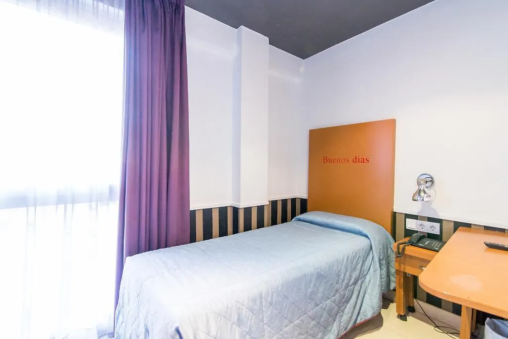 Hotel Colors Barcelona 2*,